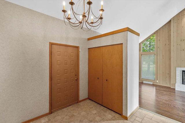 25 Lakewood DRIVE, Wind Point, WI 53402