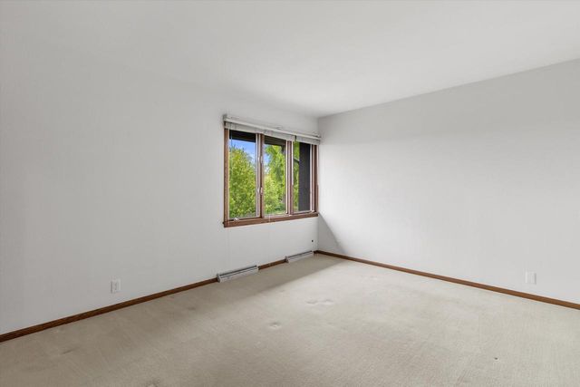 25 Lakewood DRIVE, Wind Point, WI 53402