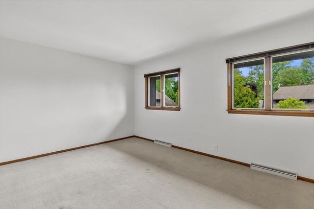 25 Lakewood DRIVE, Wind Point, WI 53402
