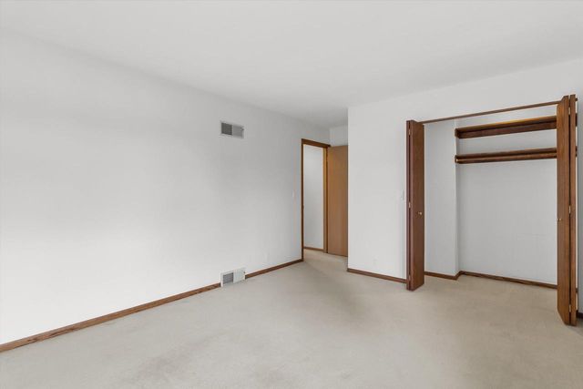 25 Lakewood DRIVE, Wind Point, WI 53402