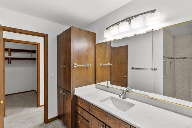 25 Lakewood DRIVE, Wind Point, WI 53402