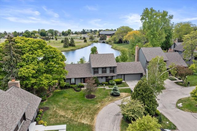 25 Lakewood DRIVE, Wind Point, WI 53402