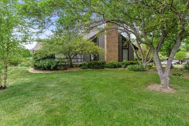 25 Lakewood DRIVE, Wind Point, WI 53402