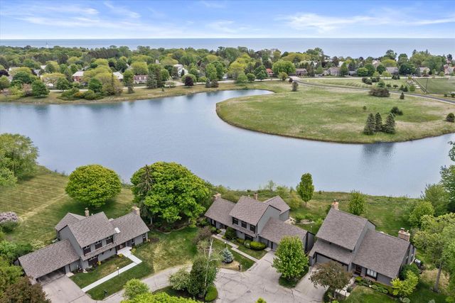 25 Lakewood DRIVE, Wind Point, WI 53402