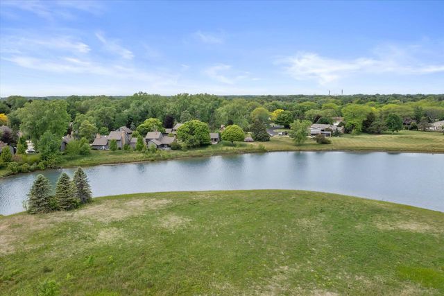 25 Lakewood DRIVE, Wind Point, WI 53402