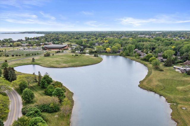 25 Lakewood DRIVE, Wind Point, WI 53402