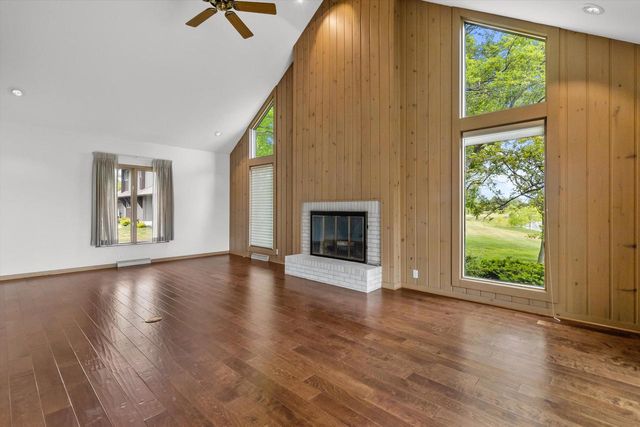 25 Lakewood DRIVE, Wind Point, WI 53402