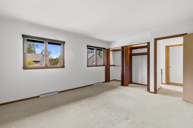 25 Lakewood DRIVE, Wind Point, WI 53402