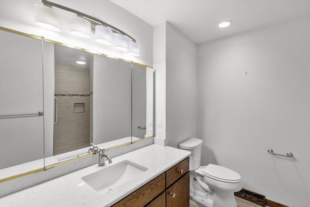 25 Lakewood DRIVE, Wind Point, WI 53402