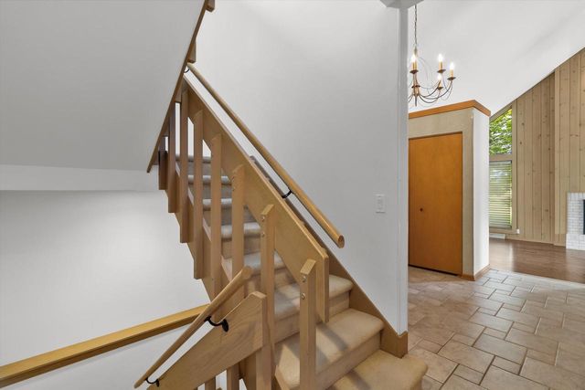 25 Lakewood DRIVE, Wind Point, WI 53402