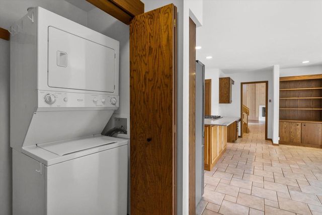 25 Lakewood DRIVE, Wind Point, WI 53402