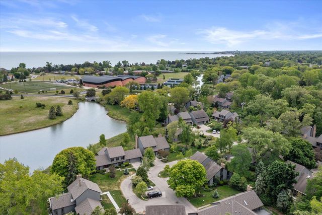 25 Lakewood DRIVE, Wind Point, WI 53402