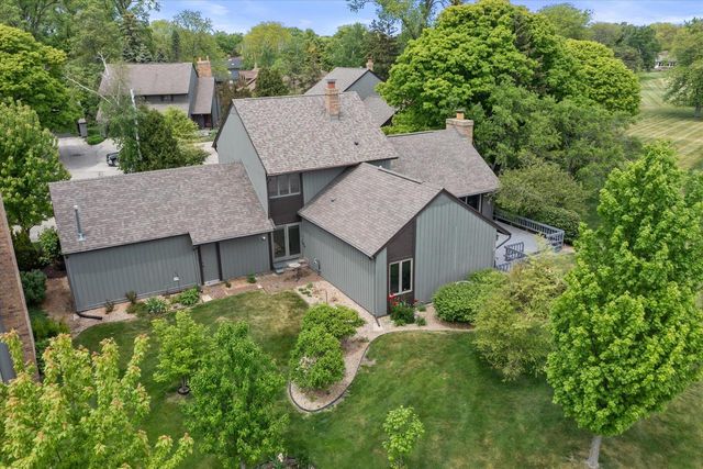 25 Lakewood DRIVE, Wind Point, WI 53402