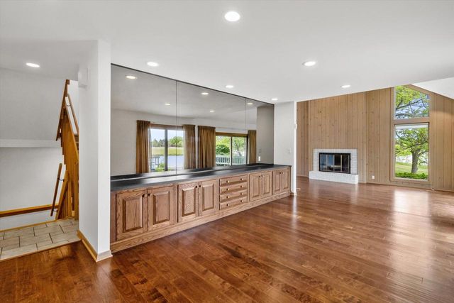 25 Lakewood DRIVE, Wind Point, WI 53402