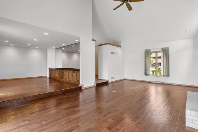 25 Lakewood DRIVE, Wind Point, WI 53402