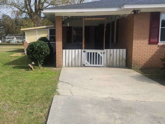 102 N Hazel Ave., Andrews, SC 29510