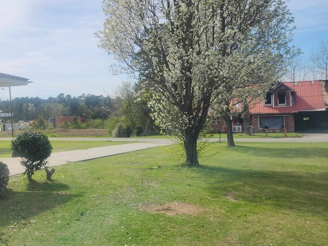 102 N Hazel Ave., Andrews, SC 29510