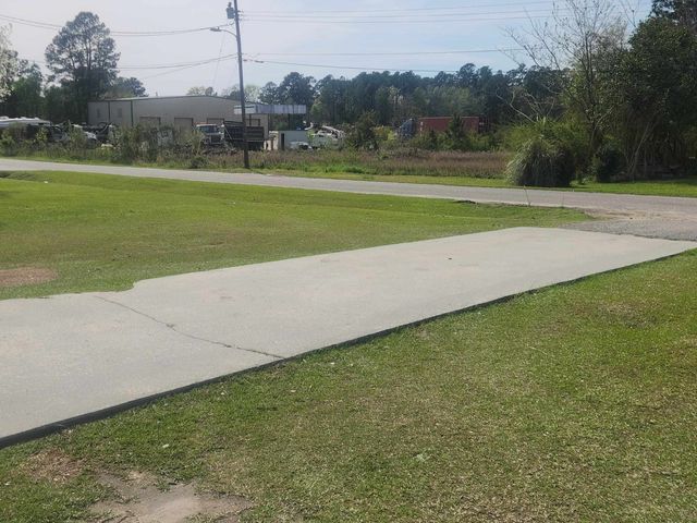 102 N Hazel Ave., Andrews, SC 29510