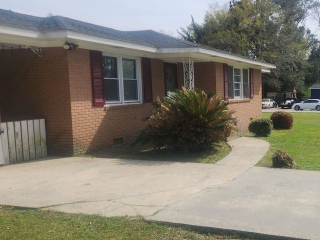 102 N Hazel Ave., Andrews, SC 29510