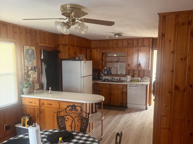 102 N Hazel Ave., Andrews, SC 29510