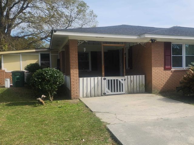 102 N Hazel Ave., Andrews, SC 29510