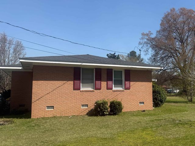 102 N Hazel Ave., Andrews, SC 29510