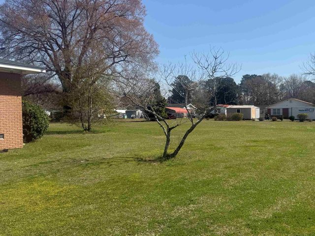 102 N Hazel Ave., Andrews, SC 29510