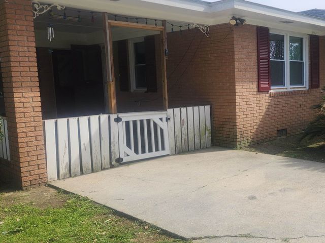 102 N Hazel Ave., Andrews, SC 29510