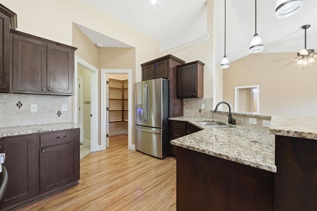 8623 W Candlewood Ct, Wichita, KS 67205