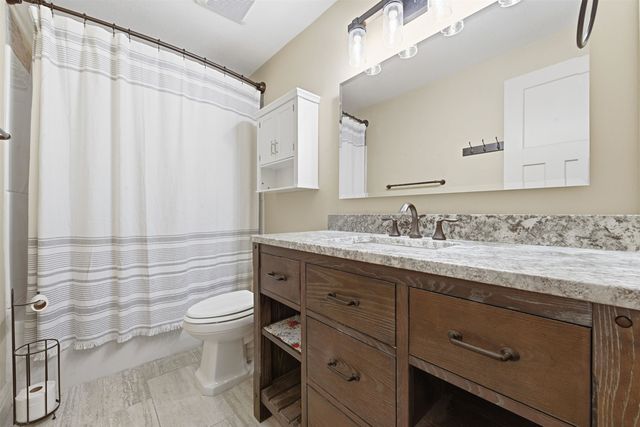 8623 W Candlewood Ct, Wichita, KS 67205