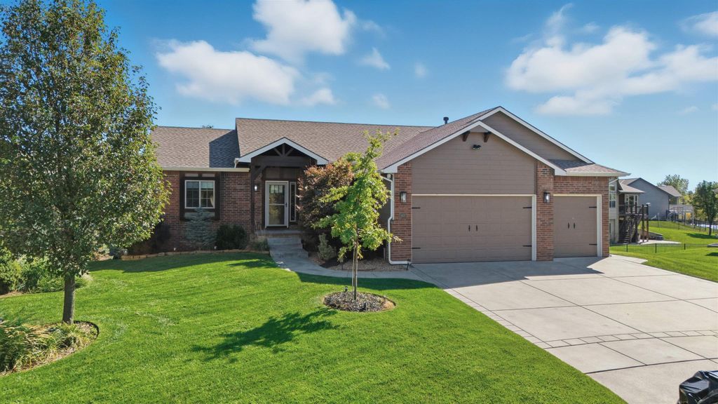8623 W Candlewood Ct, Wichita, KS 67205