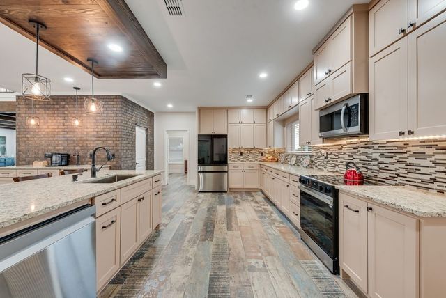 11167 Plainview Road, Krum, TX 76249