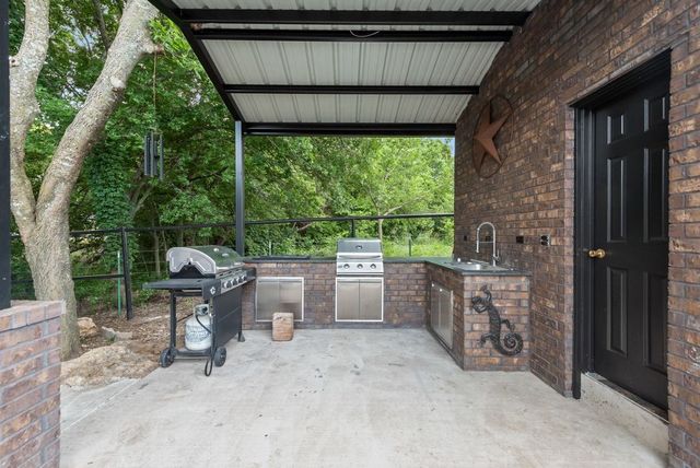 11167 Plainview Road, Krum, TX 76249