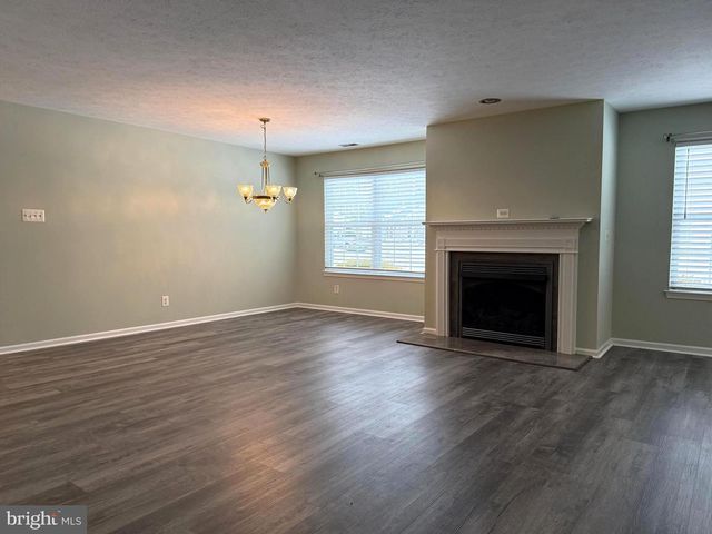 77 MAPLE LEAF CIR, Sewell, NJ 08080