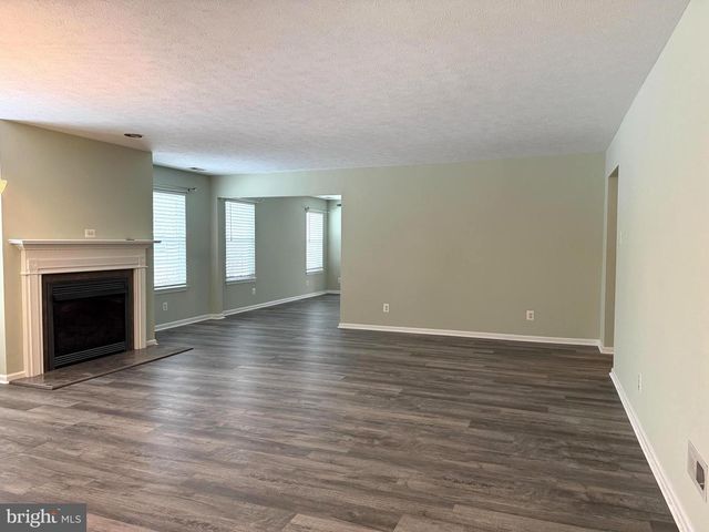 77 MAPLE LEAF CIR, Sewell, NJ 08080