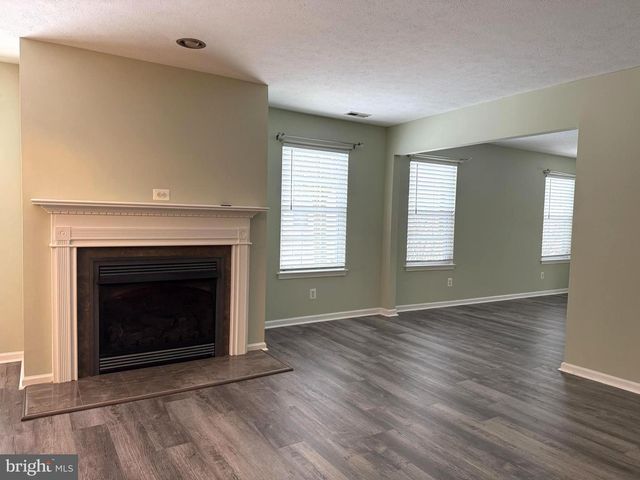 77 MAPLE LEAF CIR, Sewell, NJ 08080