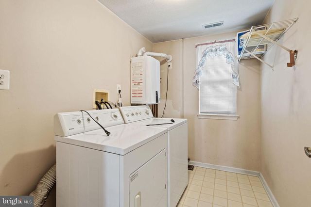 77 MAPLE LEAF CIR, Sewell, NJ 08080