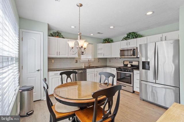 77 MAPLE LEAF CIR, Sewell, NJ 08080