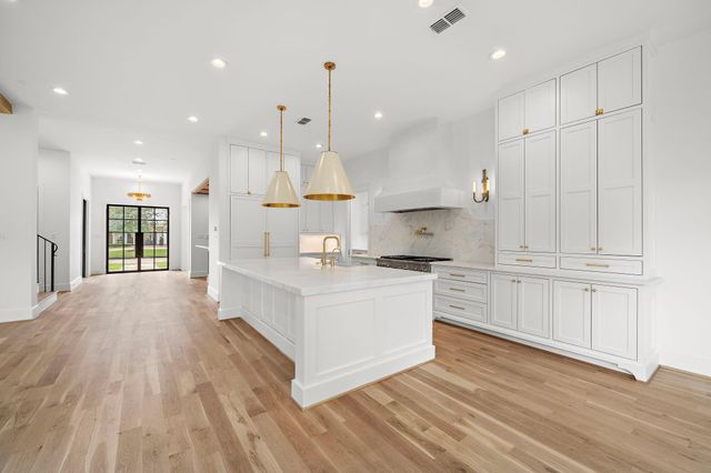 6242 Meadow Lake Lane, Houston, TX 77057