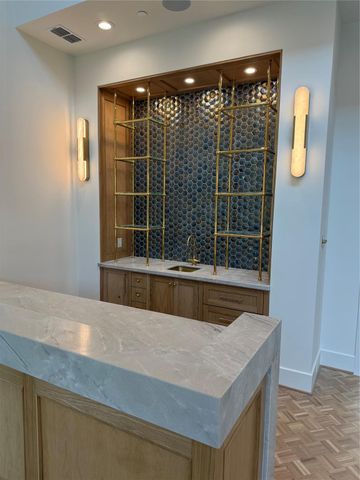 6242 Meadow Lake Lane, Houston, TX 77057