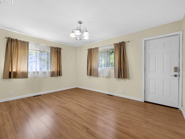 125 Sw CEDAR Ave, Warrenton, OR 97146