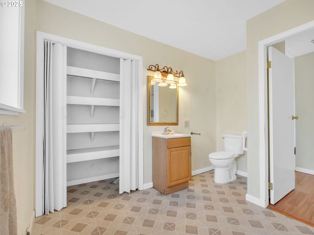 125 Sw CEDAR Ave, Warrenton, OR 97146