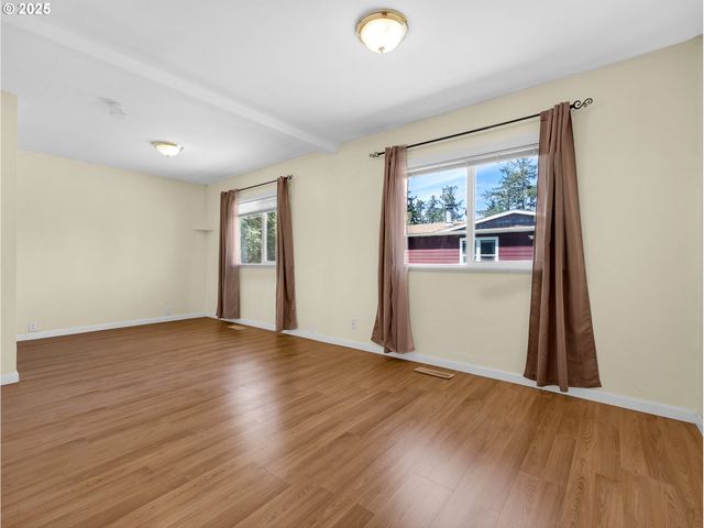 125 Sw CEDAR Ave, Warrenton, OR 97146