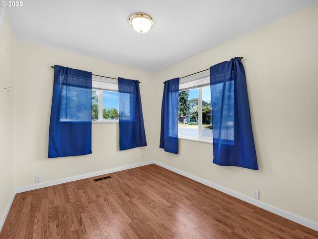 125 Sw CEDAR Ave, Warrenton, OR 97146