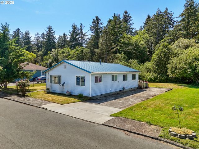 125 Sw CEDAR Ave, Warrenton, OR 97146