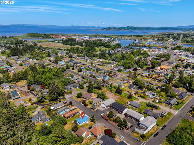 125 Sw CEDAR Ave, Warrenton, OR 97146