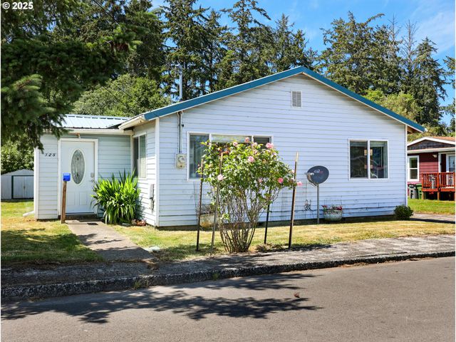 125 Sw CEDAR Ave, Warrenton, OR 97146