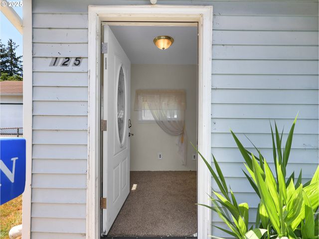 125 Sw CEDAR Ave, Warrenton, OR 97146