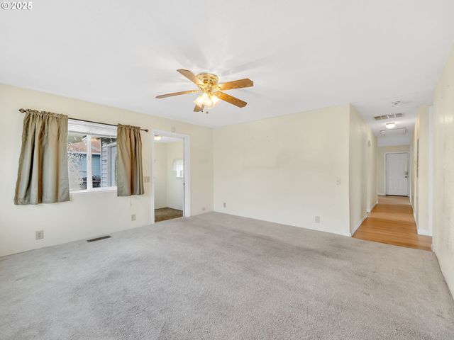 125 Sw CEDAR Ave, Warrenton, OR 97146