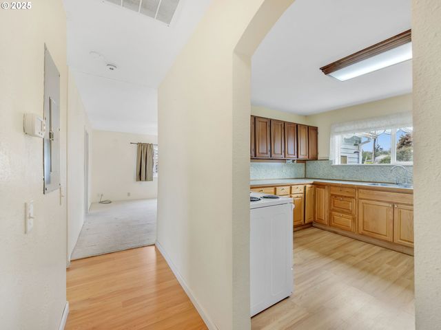 125 Sw CEDAR Ave, Warrenton, OR 97146